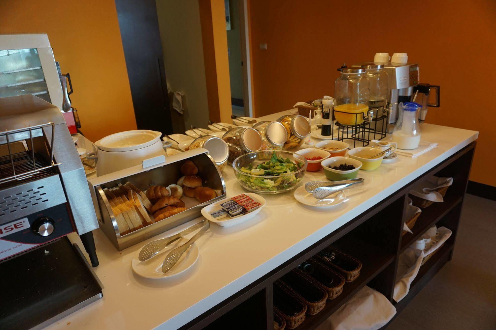Watermark Hotel - Sizihwan Kaohsiung Exteriör bild